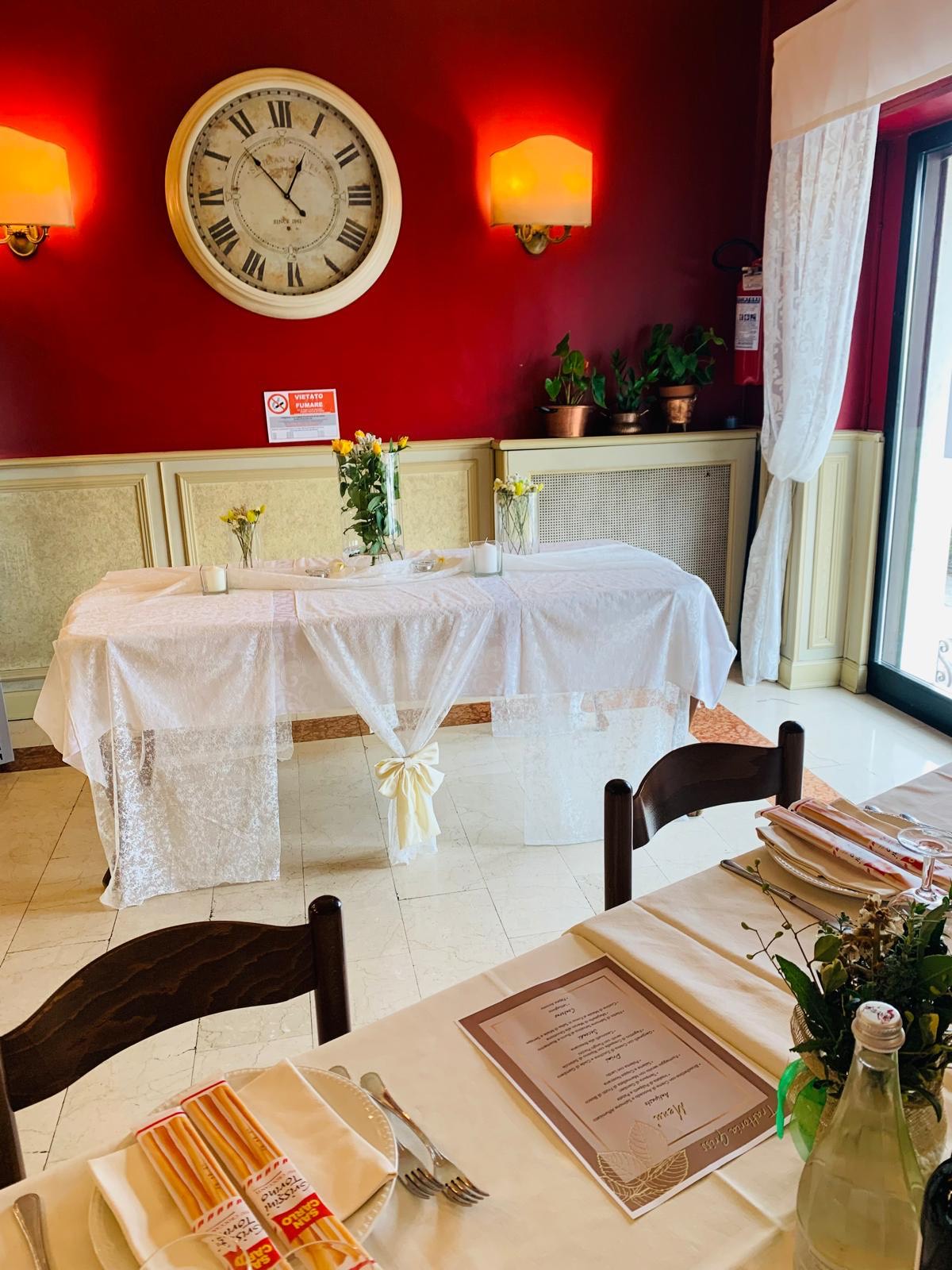 Tavolata allestita alla Trattoria Griss